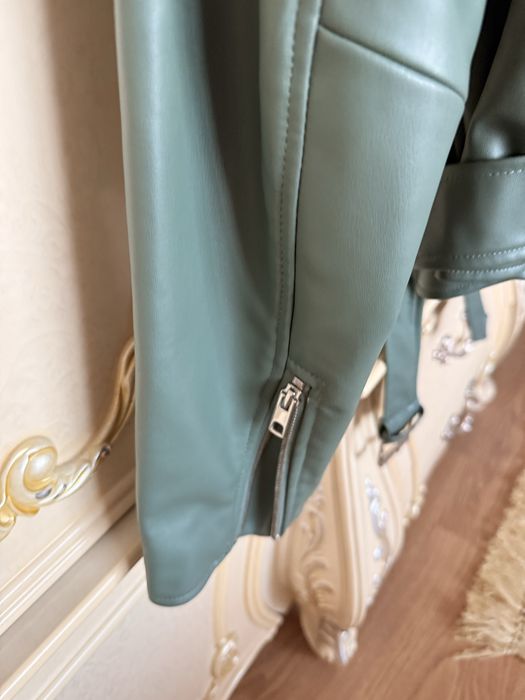 Продам куртку Zara , размер L 44-46
