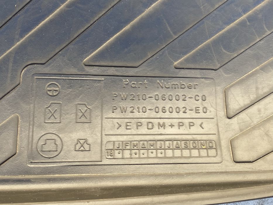 Продам полики Камри 50