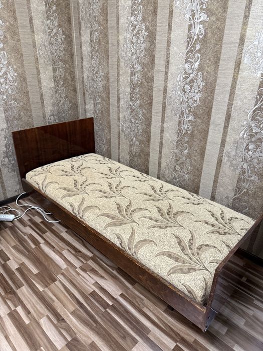 Односпальная кровать б/у