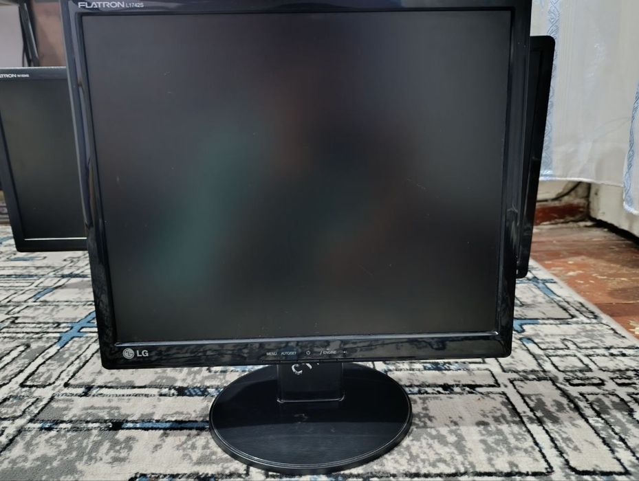 Monitorlar ishlatilgan yaxshi xolatda