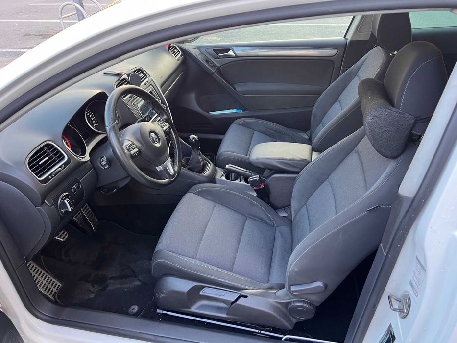 Vând golf 6 1.2 TSI 105 CP, alb, 2 usi