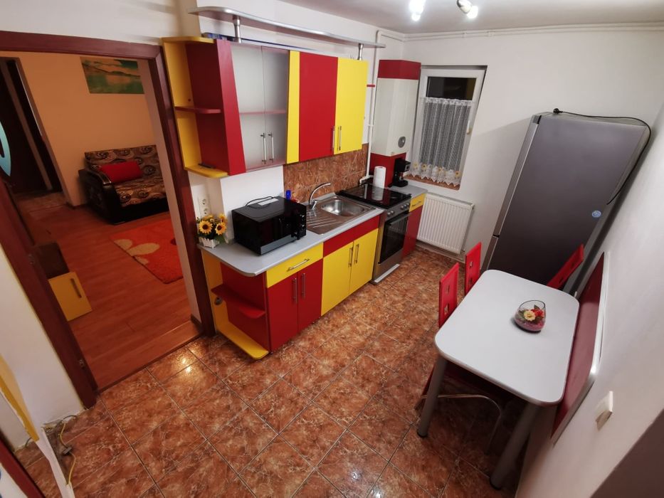 Închiriez apartament cu doua camere