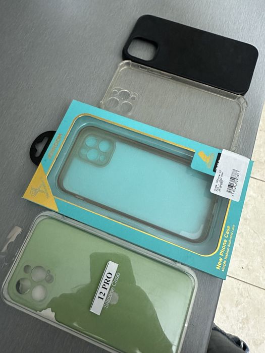 Cutie cu minim 15 huse iphone