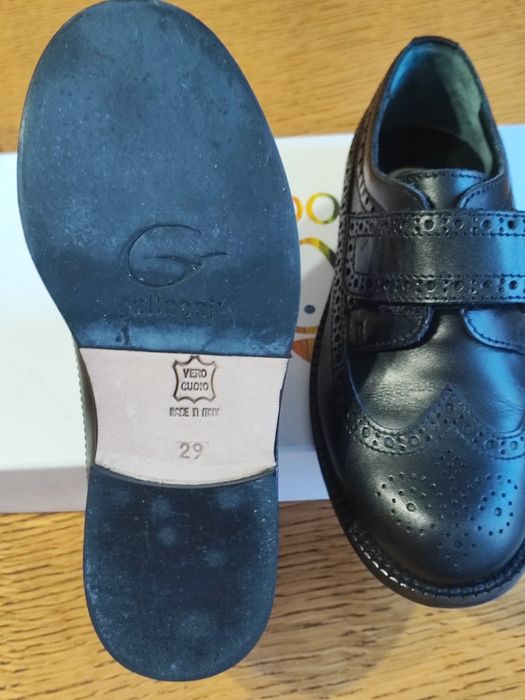 Продам детские туфли.