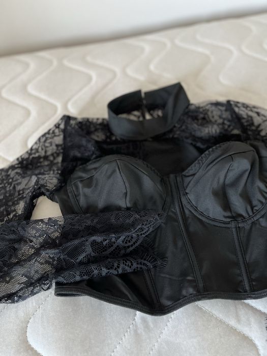 Дантелен къс топ с мрежести ръкави