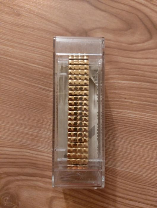 Ceas Swatch modelul Golden Days 1990 (Nou, sigilat la cutie)