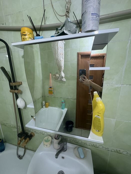 Продам зеркало с полкой для ванной