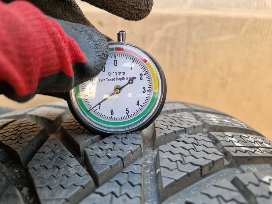 2 Bridgestone R19 255/55 Зимни гуми  DOT4122