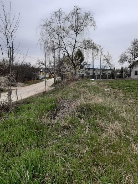 Darmanesti! Urgent! Vindem teren intravilan cu apa, gaze, lumina