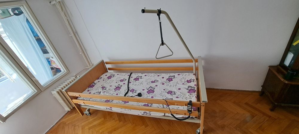 Vând pat pentru persoane cu dizabilități