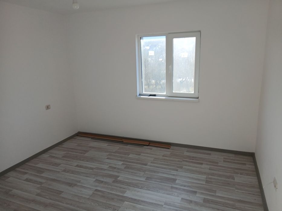 De vânzare casa plan parter lângă Primaria Tomesti