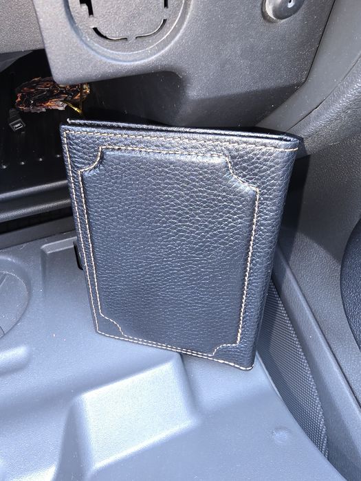 Vând portofel pentru acte auto