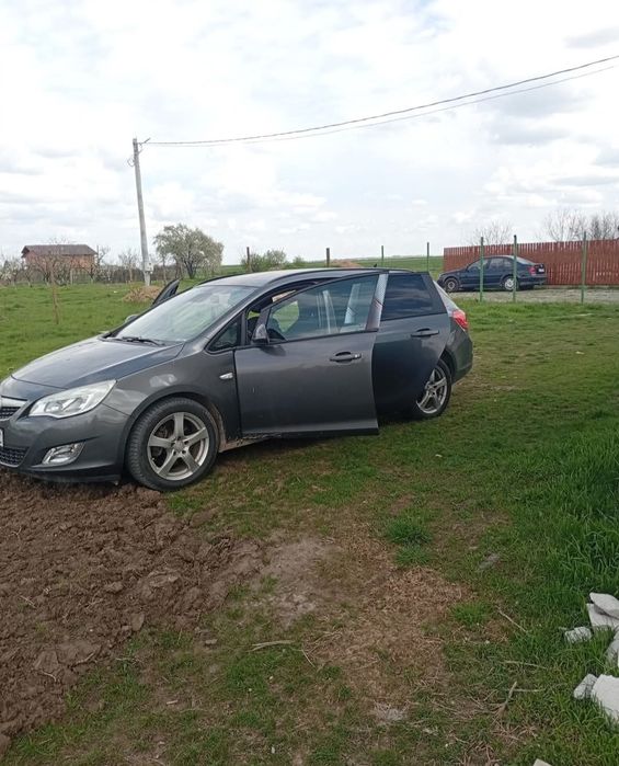 Vand opel astra j an 2011 motor 1.7 diesel 3000 euro