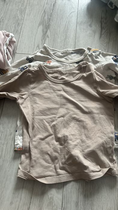 Отдам детские вещи на девочку до 2-х лет.