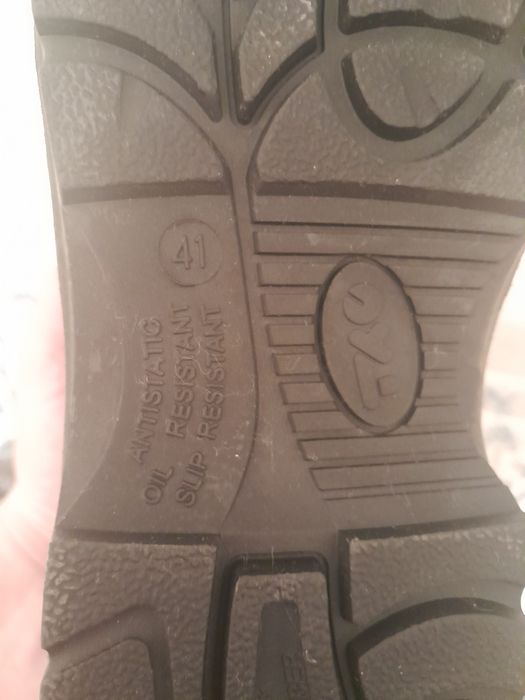 Спецобувь размер 41  новый