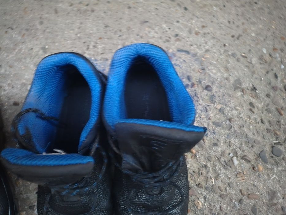 Bocanci  de lucru cu bombeu Nr 42 și 43 arată 9 din 10