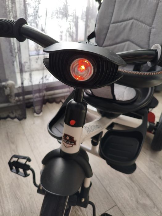 Велосипед-коляска как для девочки так и для мальчика