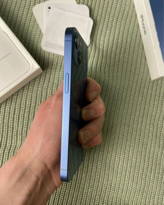 iPhone 13 128Gb с гарантией