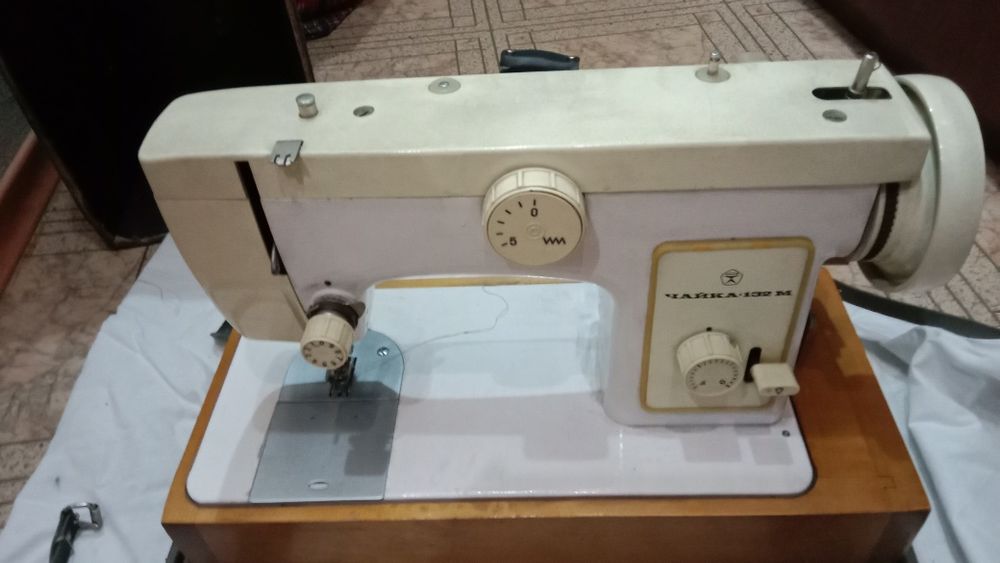 Швейная машина,без педали продам