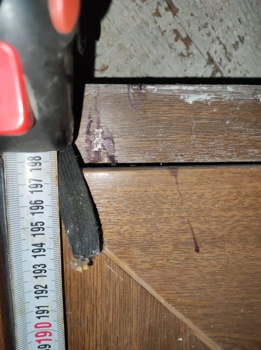 Продам пластиковую дверь