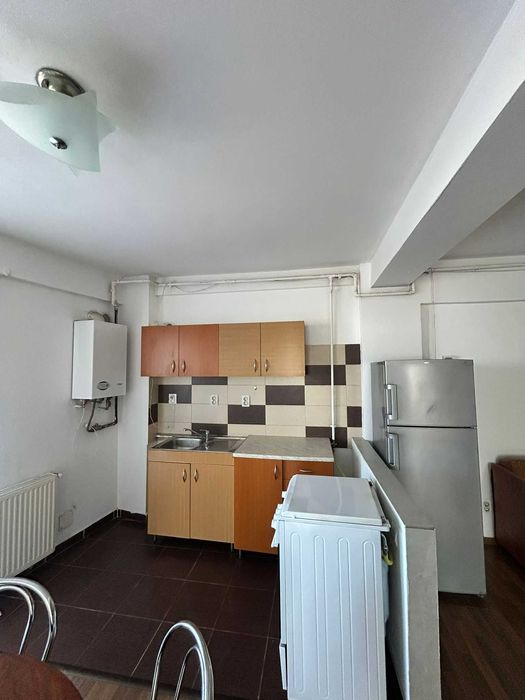 Închiriez apartament semimobilat apahida, 3 camere, zona centrala