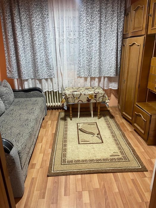 Inchiriez garsoniera zona UMT
