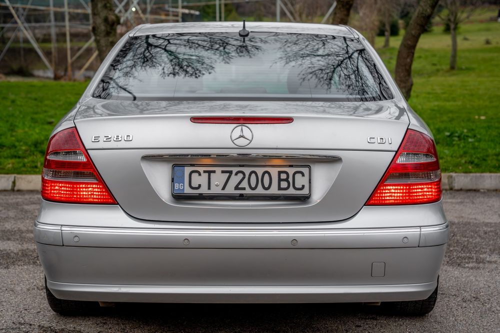 Mercedes W211  седан