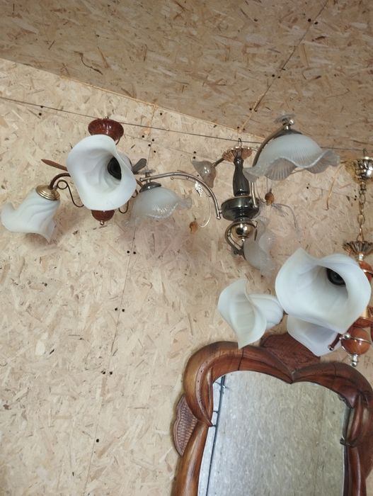 Продам люстры  разные