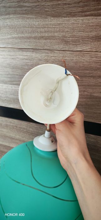 Продам рабочую люстру