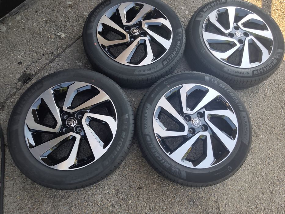 17" оригинални алуминиеви джанти за Toyota Aygo X.