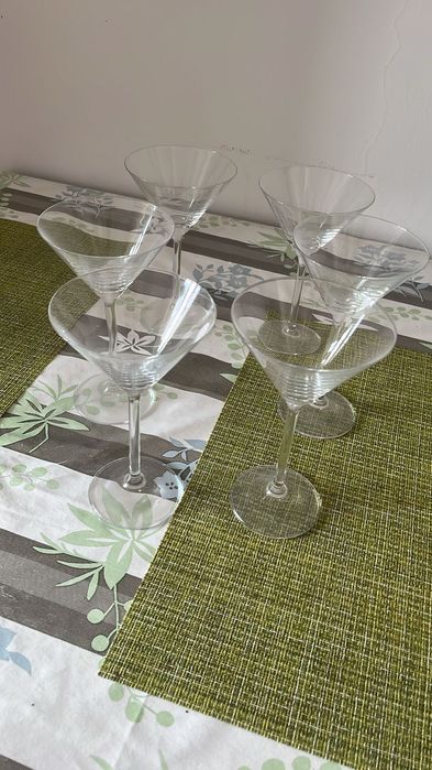 Стеклянные бокалы