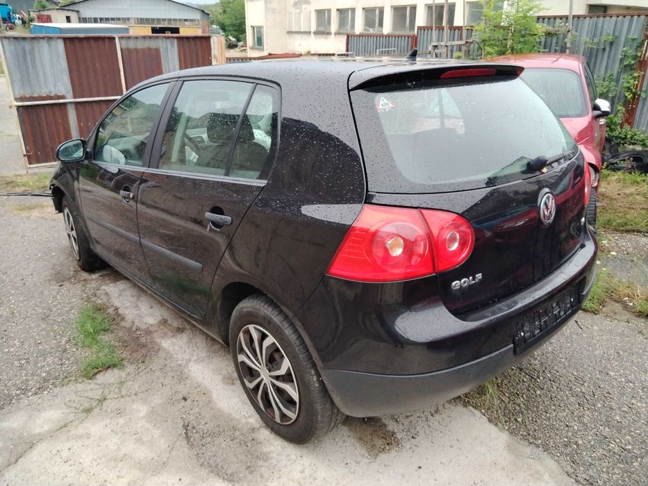Volkswagen Golf 5 1.6 бензин 102 к.с. BSE на части