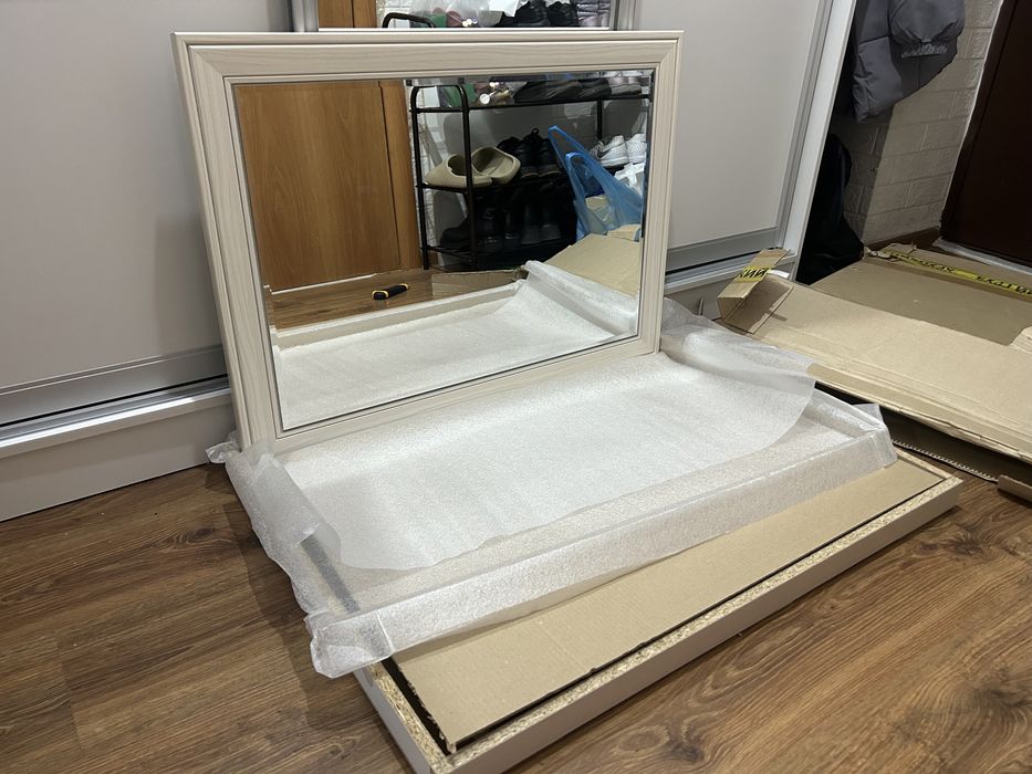 Зеркало настенное