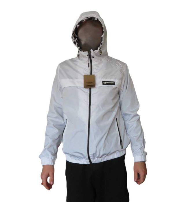 Чисто нова ветровка Burberry размер M