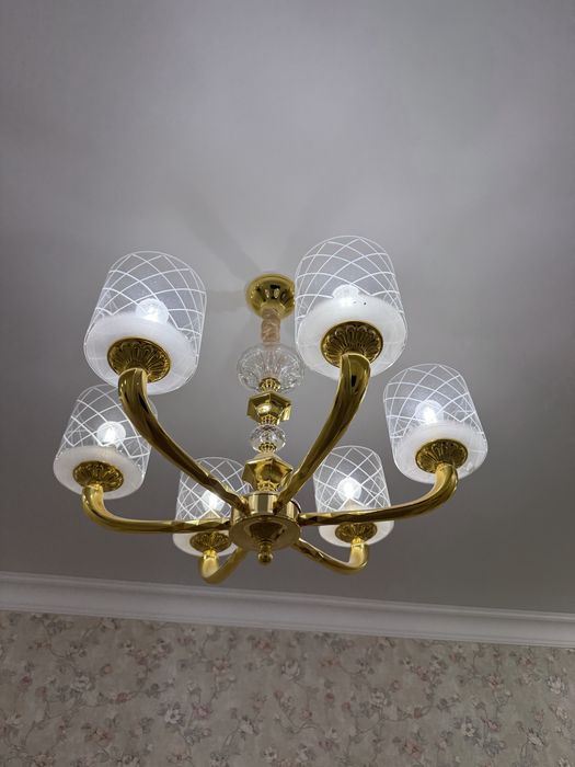 Продаю люстру с бра