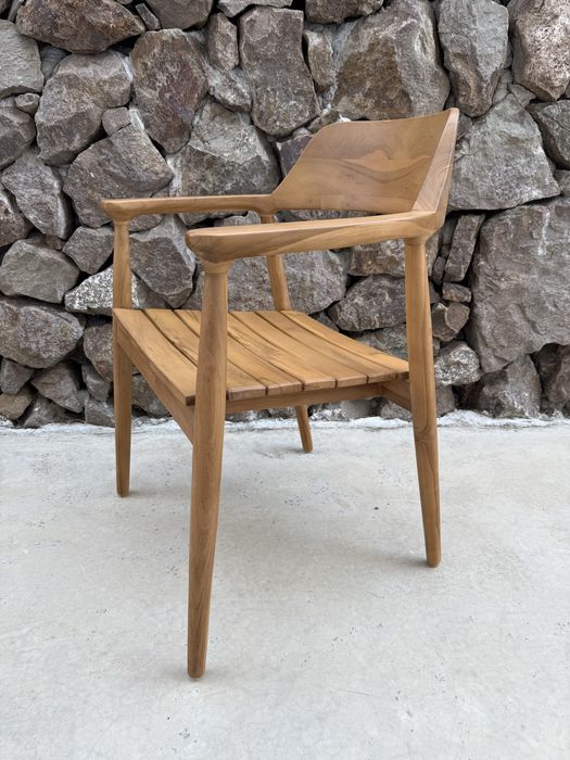 Стол от тиково дърво