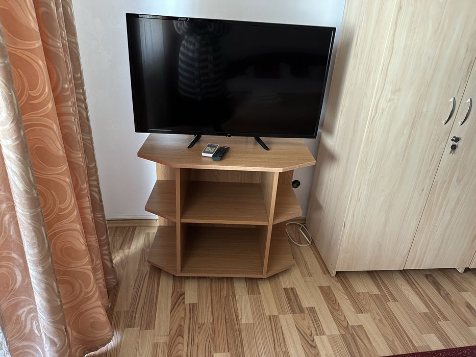Vand comoda Tv ,stare buna ,in Baile-Herculane