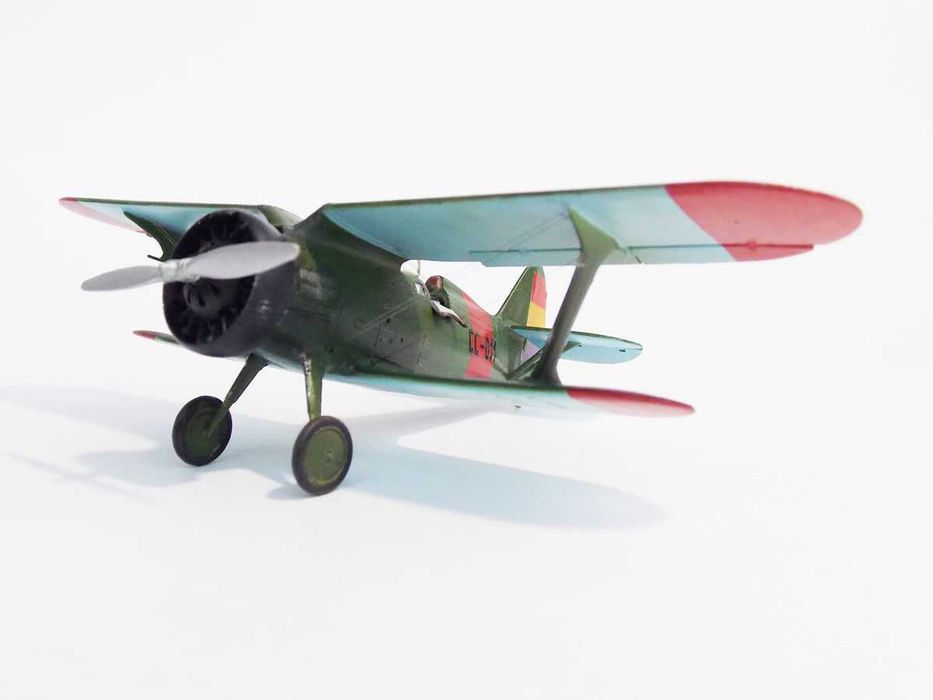 Сборная модель самолета И-15 (ICM, 1:72)
