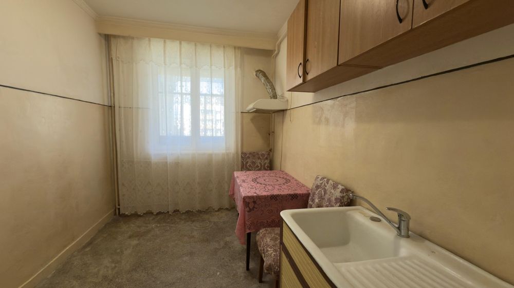 Apartament 3 camere nefinalizat ,semidecomandat zona Odobescu liceu.AG