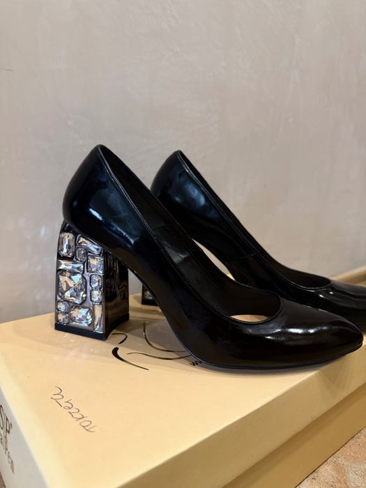 Sara Pen кожени обувки на ток