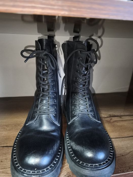 Продам женские ботинки