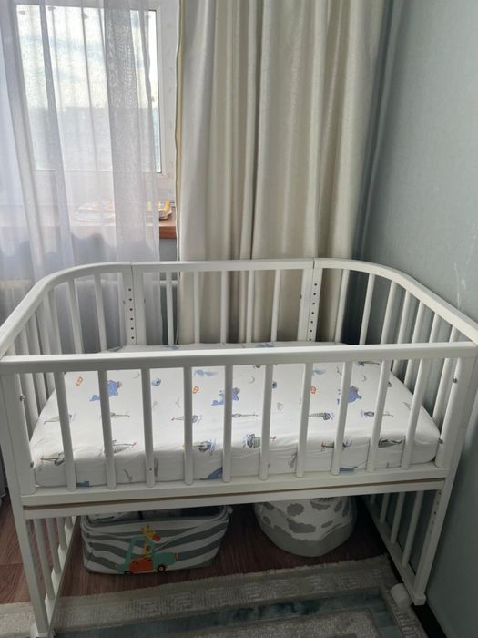 Продам манеж приставной к кровати