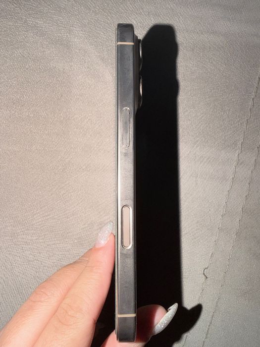Продавам iPhone 16 Pro Gold – 128 GB