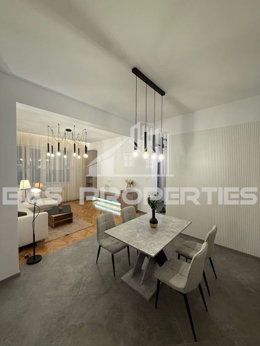 Продава се Тристаен апартамент в София, Център - 90 кв.м за 2805 €/кв.м - Снимка #4