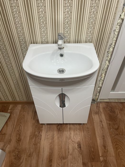 Раковина  с тумбой ..