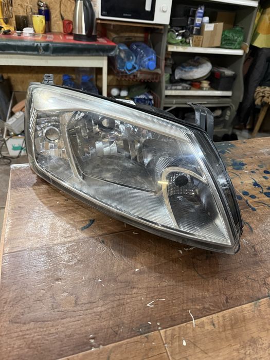 Фара гранта правая