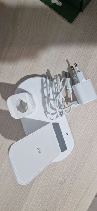 Incarcaror wirelles ISY IWQ-2020