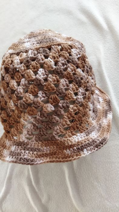 Модерна дамска шапка