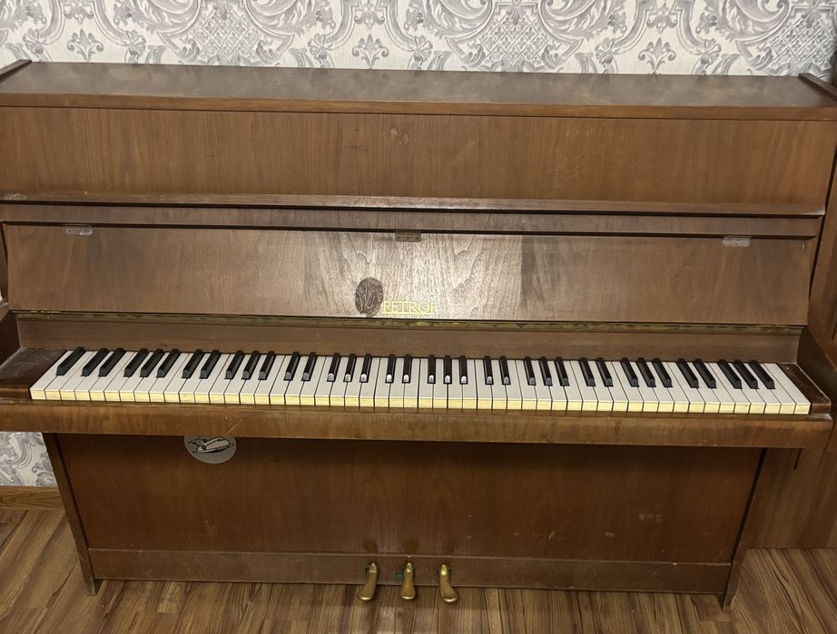 Чешское пианино PETROF, благородное звучание+стул в подарок