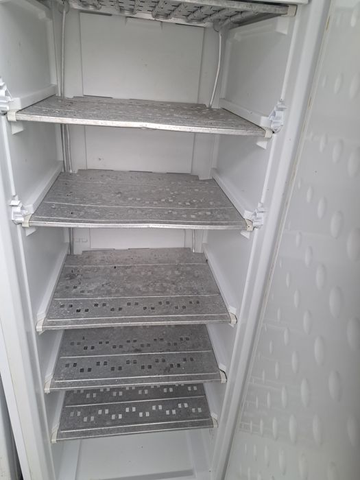 Vând congelator cu sertare